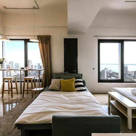 Muji Studio 2 - Seaview At 218 Tropicana Near Komtar Food Heaven With Netflix & Tv Box Джорджтаун Екстер'єр фото