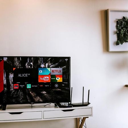 Muji Studio 2 - Seaview At 218 Tropicana Near Komtar Food Heaven With Netflix & Tv Box Джорджтаун Екстер'єр фото